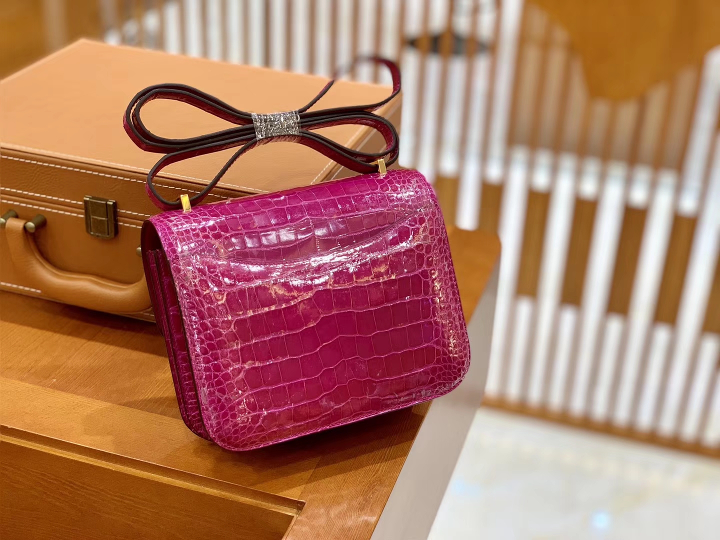 Hermès（爱马仕）Constance 空姐包 玫瑰粉 一级皮 美洲鳄 顶端级别 臻品级别 金扣 18cm