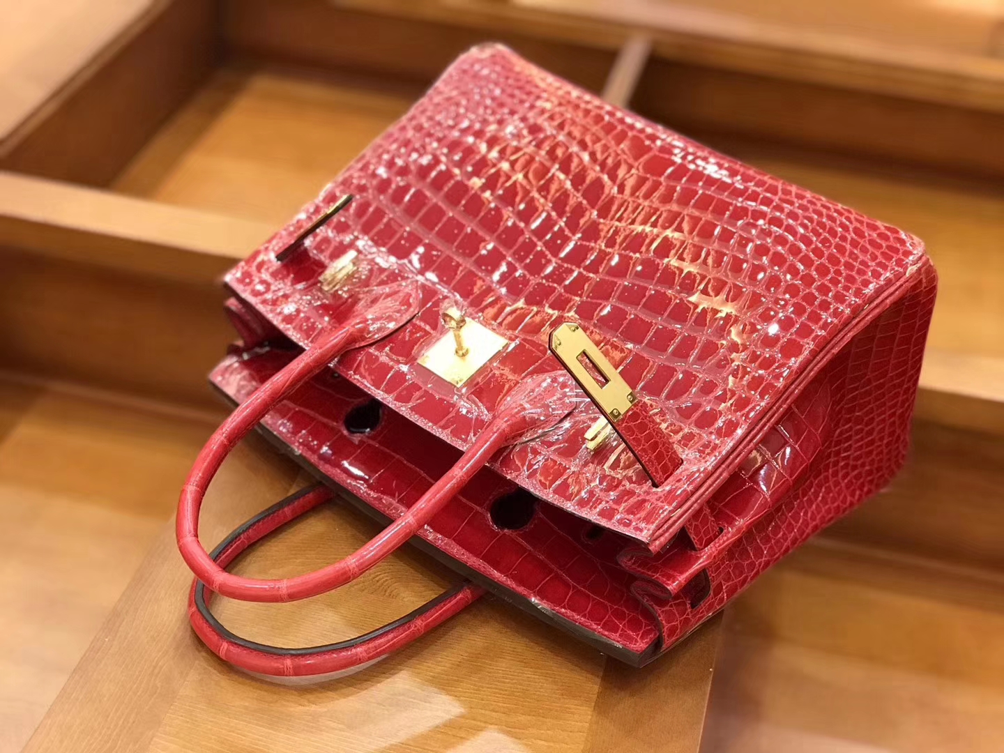 Hermès（爱马仕）新增现货 birkin 铂金包 法拉利红 一级鳄鱼皮 30cm
