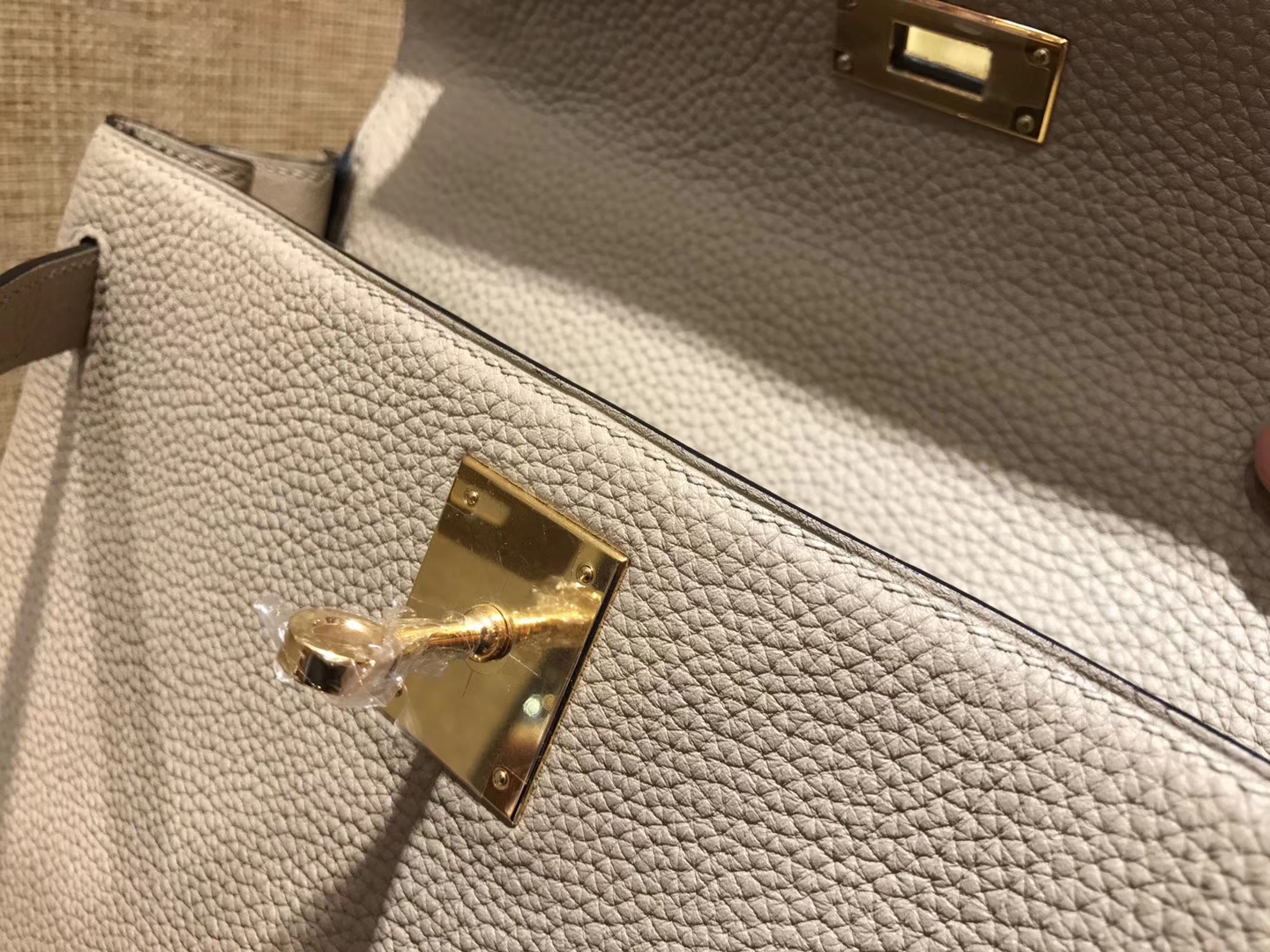 Hermès（爱马仕）Kelly 凯莉包 风衣灰 德国进口 togo牛皮 手缝蜡线 金扣 28cm