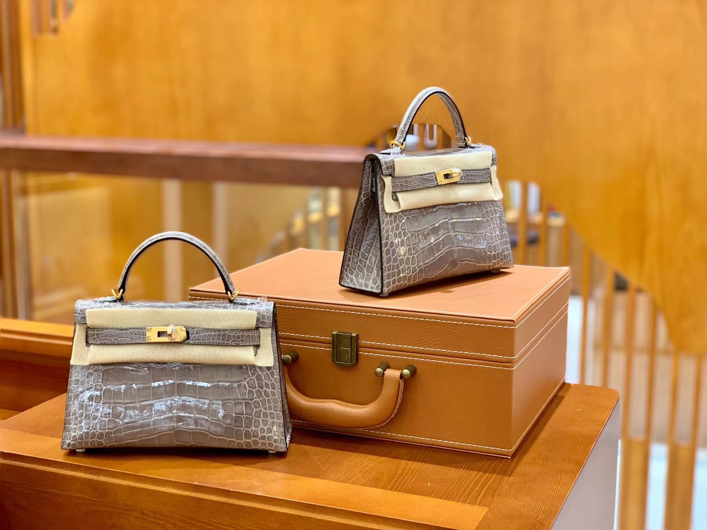 Hermès（爱马仕）Mini Kelly 迷你凯莉 斑鸠灰 亮面鳄鱼 一级 顶端级别 美洲 臻品级别 金扣 19cm