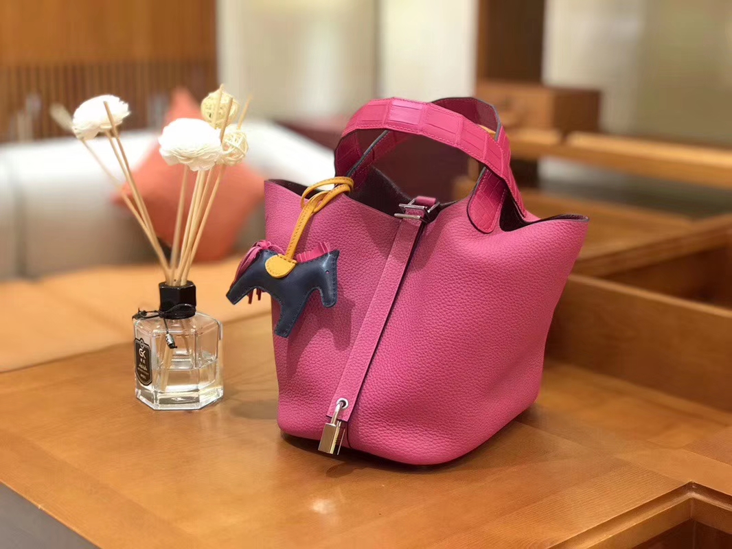 Hermès（爱马仕）Picotin 菜篮包 哑光鳄鱼皮拼TC玉兰粉 银扣 18cm
