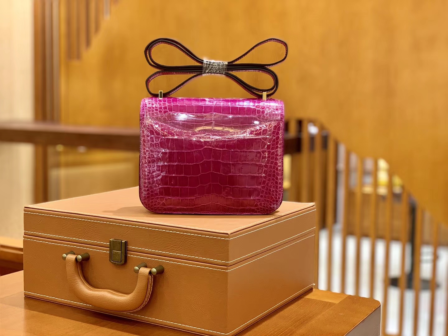Hermès（爱马仕）Constance 空姐包 玫瑰粉 一级皮 美洲鳄 顶端级别 臻品级别 金扣 18cm