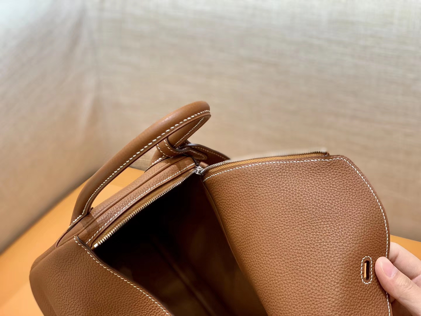 Hermès（爱马仕）Lindy 琳迪包 金棕色 Togo牛皮 进口原料 全手工缝制 银扣 26cm