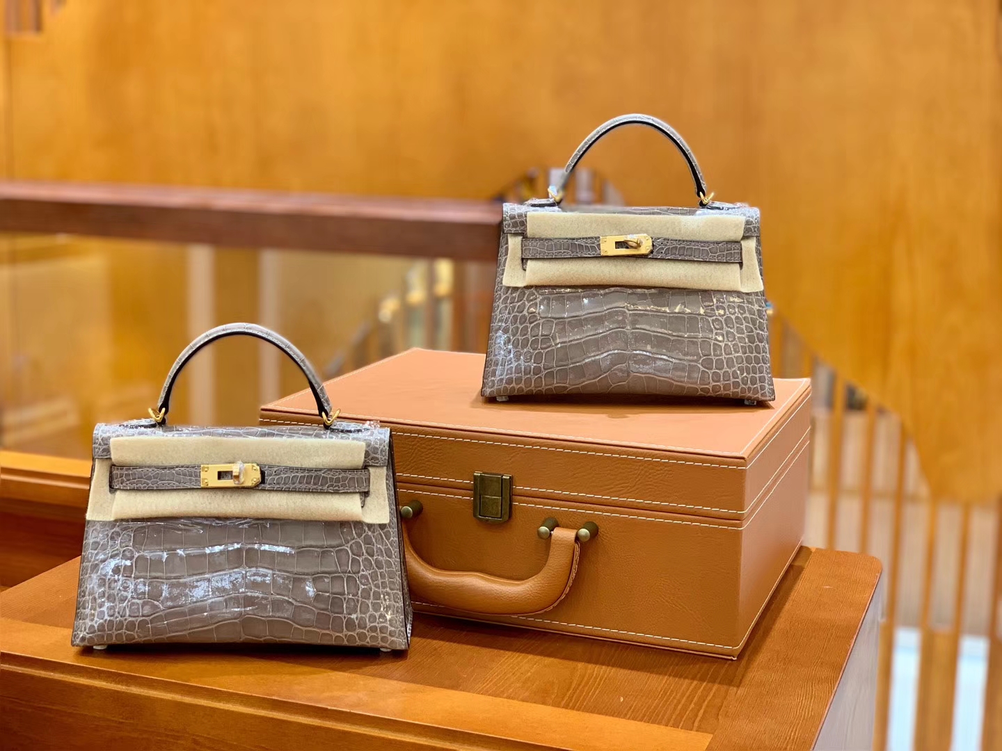 Hermès（爱马仕）Mini Kelly 迷你凯莉 斑鸠灰 亮面鳄鱼 一级 顶端级别 美洲 臻品级别 金扣 19cm