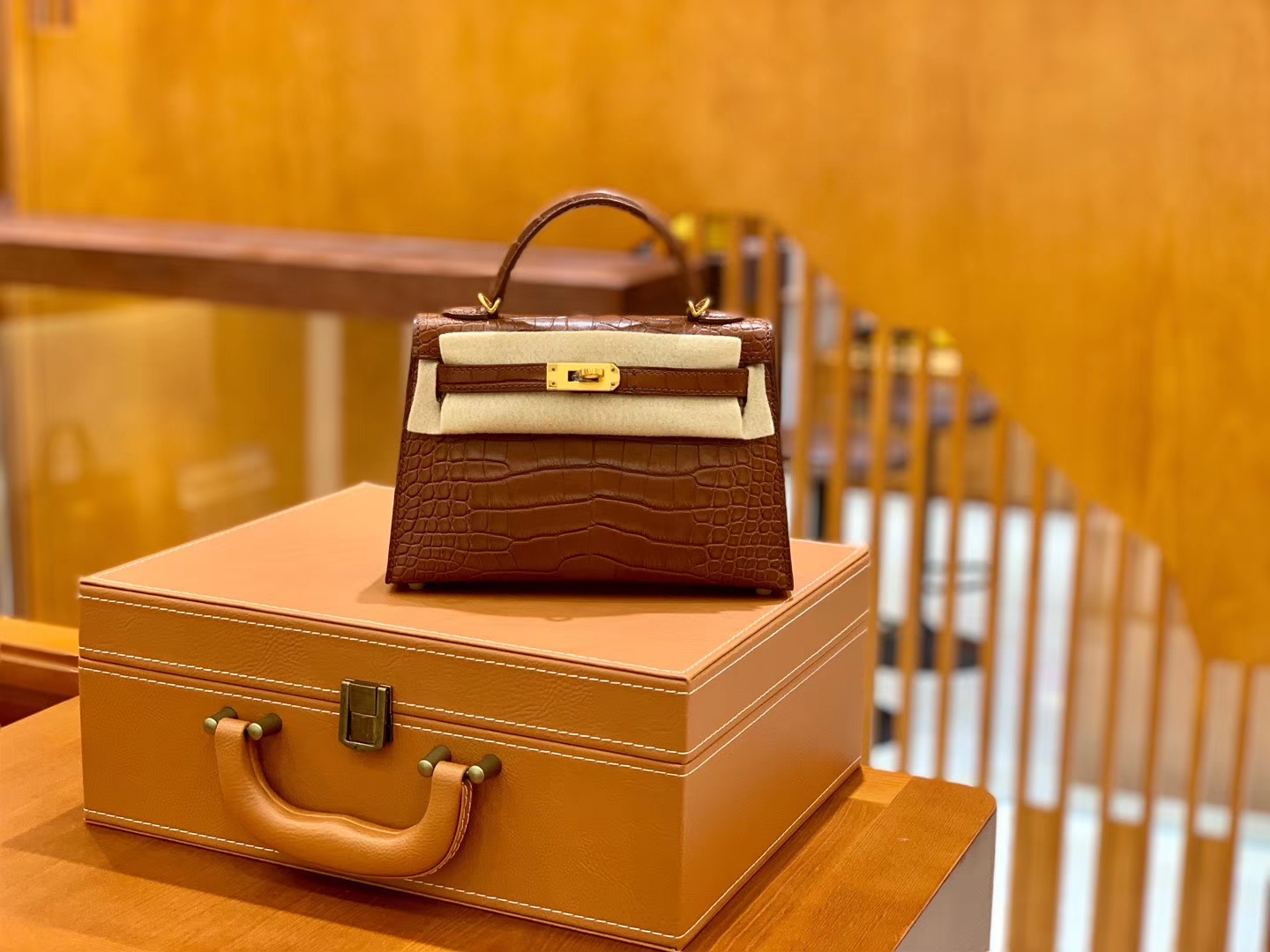 Hermès（爱马仕）Mini Kelly 迷你凯莉 焦糖棕色 雾面鳄鱼 一级 顶端级别 美洲 臻品级别 金扣 19cm