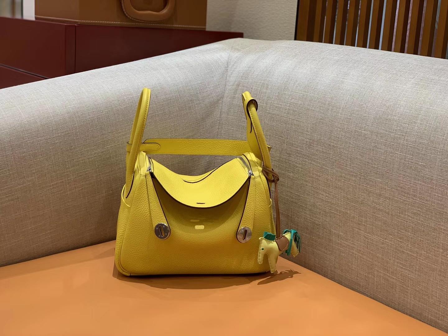 Hermès（爱马仕）Lindy 琳迪包 柠檬黄 Togo牛皮 进口原料 全手工缝制 银扣 26cm