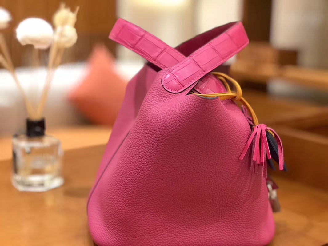 Hermès（爱马仕）Picotin 菜篮包 哑光鳄鱼皮拼TC玉兰粉 银扣 18cm