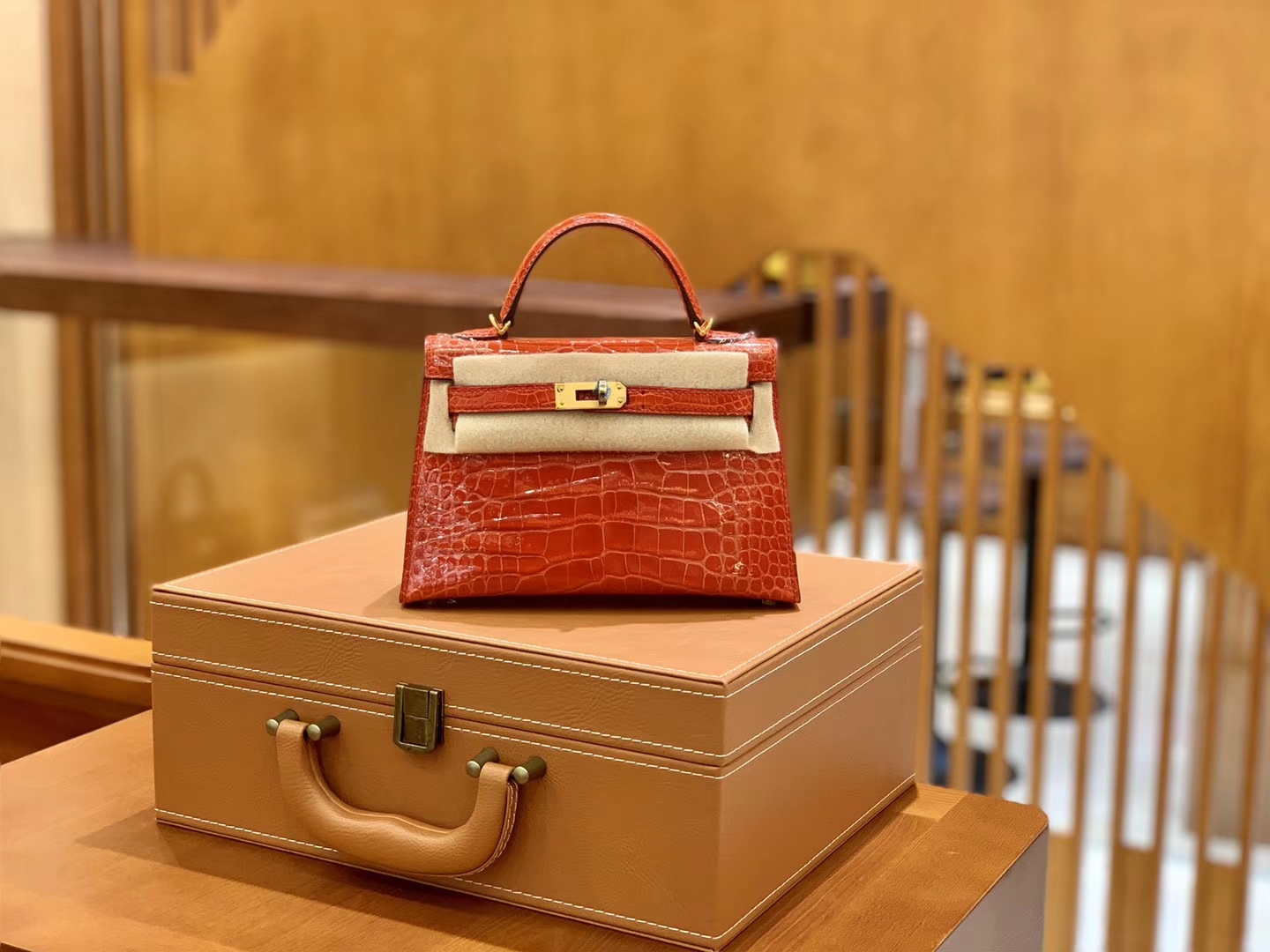 Hermès（爱马仕）Mini Kelly 迷你凯莉 法拉利红 一级美洲鳄鱼皮 臻品级别 金扣 19cm