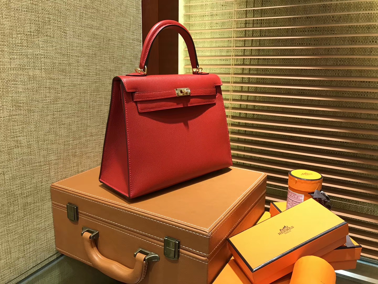 Hermès（爱马仕）Kelly 凯莉包 蕃茄红 原版山羊皮 全手缝蜡线 金扣 25cm