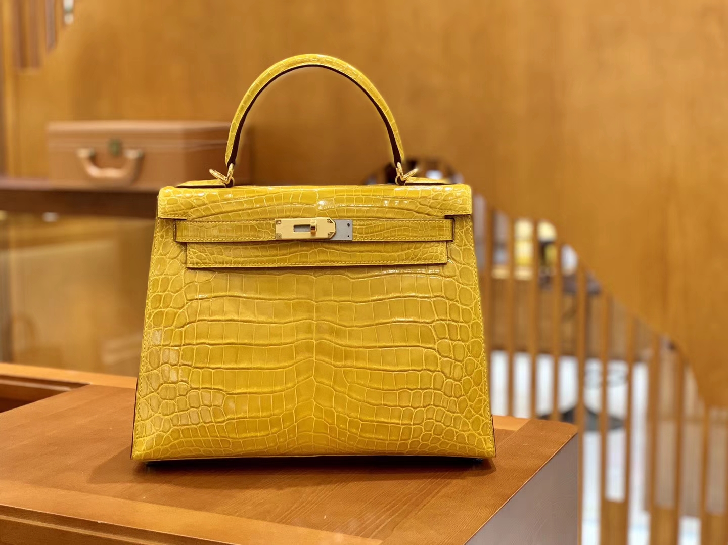 Hermès（爱马仕）Kelly 凯莉包 琥珀黄 一级皮 尼罗鳄鱼皮 臻品级别 顶级手缝工艺 金扣 28cm