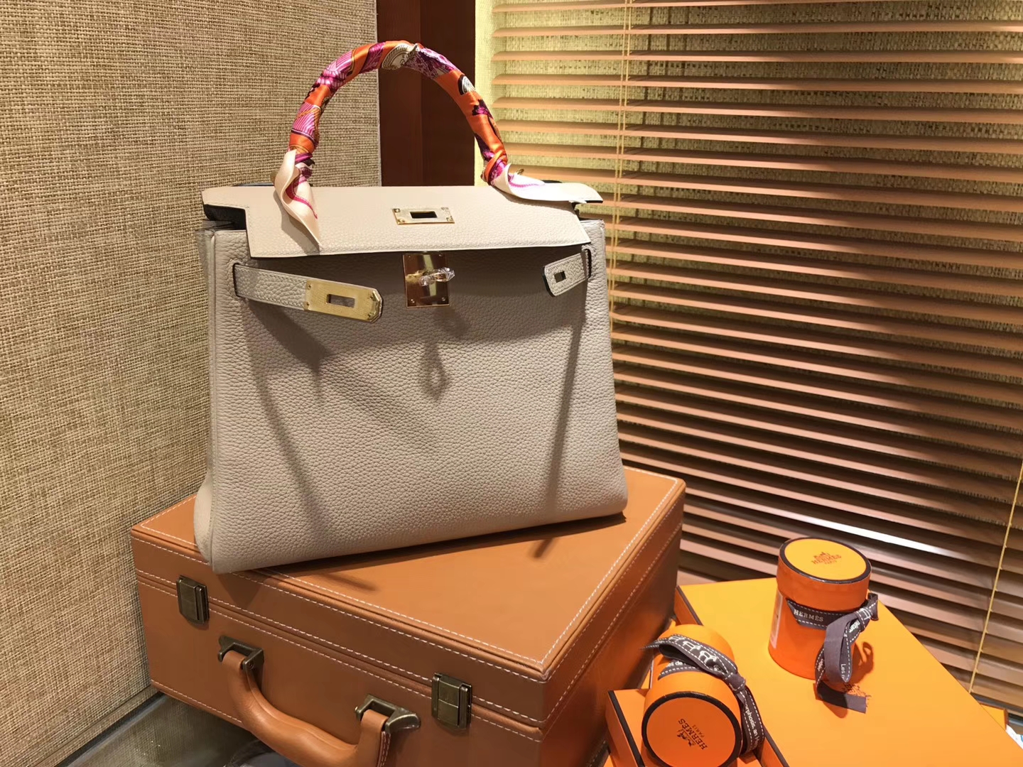 Hermès（爱马仕）Kelly 凯莉包 风衣灰 德国进口 togo牛皮 手缝蜡线 金扣 28cm
