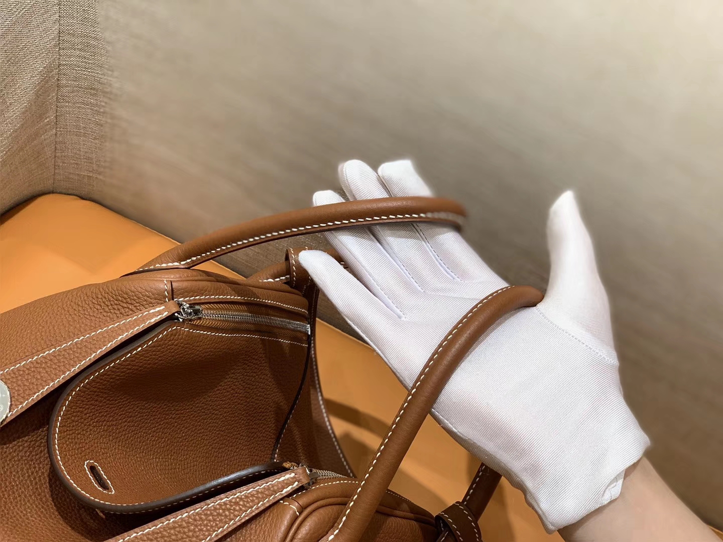 Hermès（爱马仕）Lindy 琳迪包 金棕色 Togo牛皮 进口原料 全手工缝制 银扣 26cm