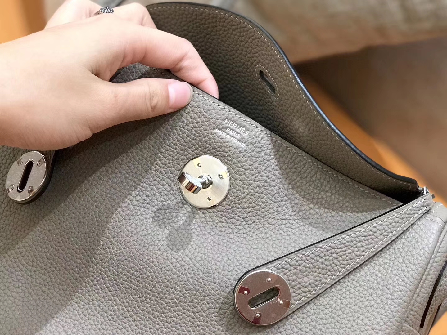 Hermès（爱马仕）新增现货 Lindy 琳迪包 沥青灰 银扣