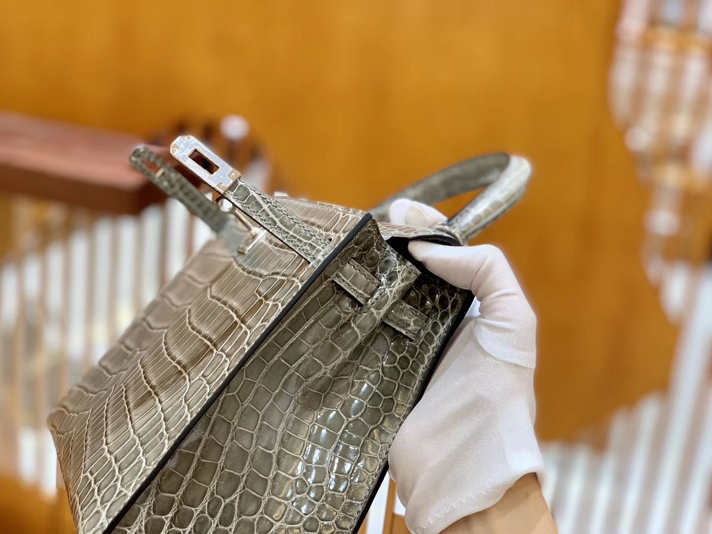 Hermès（爱马仕）Kelly 凯莉包 巴黎灰 一级皮 尼罗鳄鱼皮 臻品级别 顶级手缝工艺 金扣 28cm