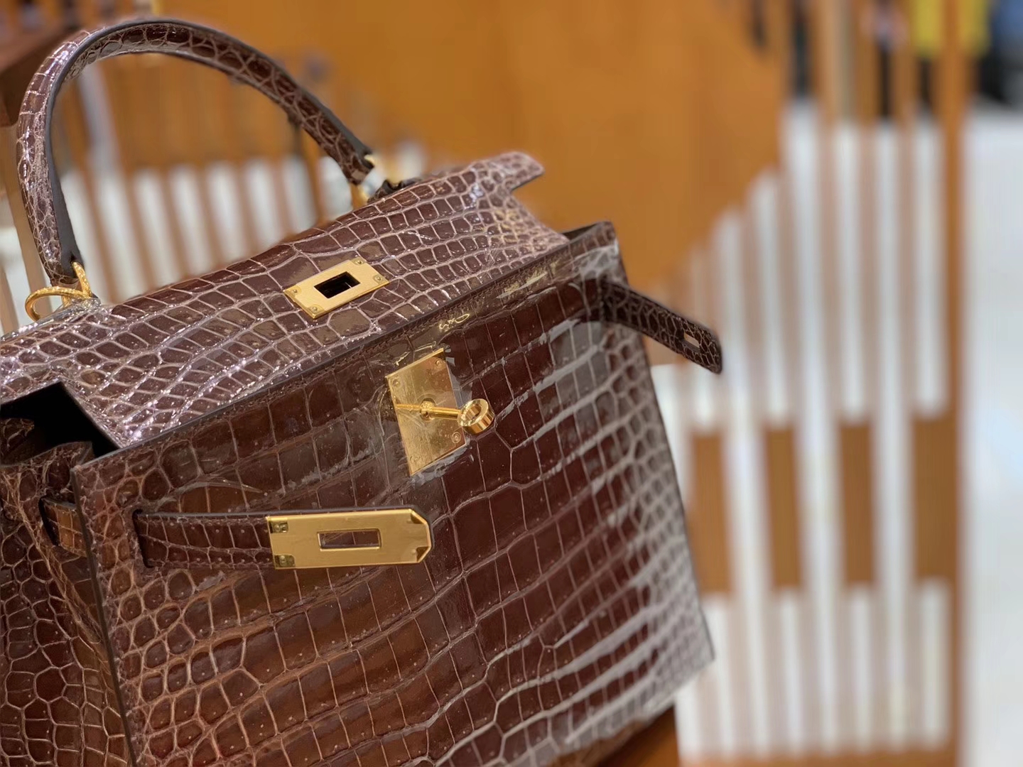 Hermès（爱马仕）Kelly 凯莉包 棕咖色 咖啡 一级皮 倒V 野生湾鳄鱼皮 臻品级别 金扣 28cm