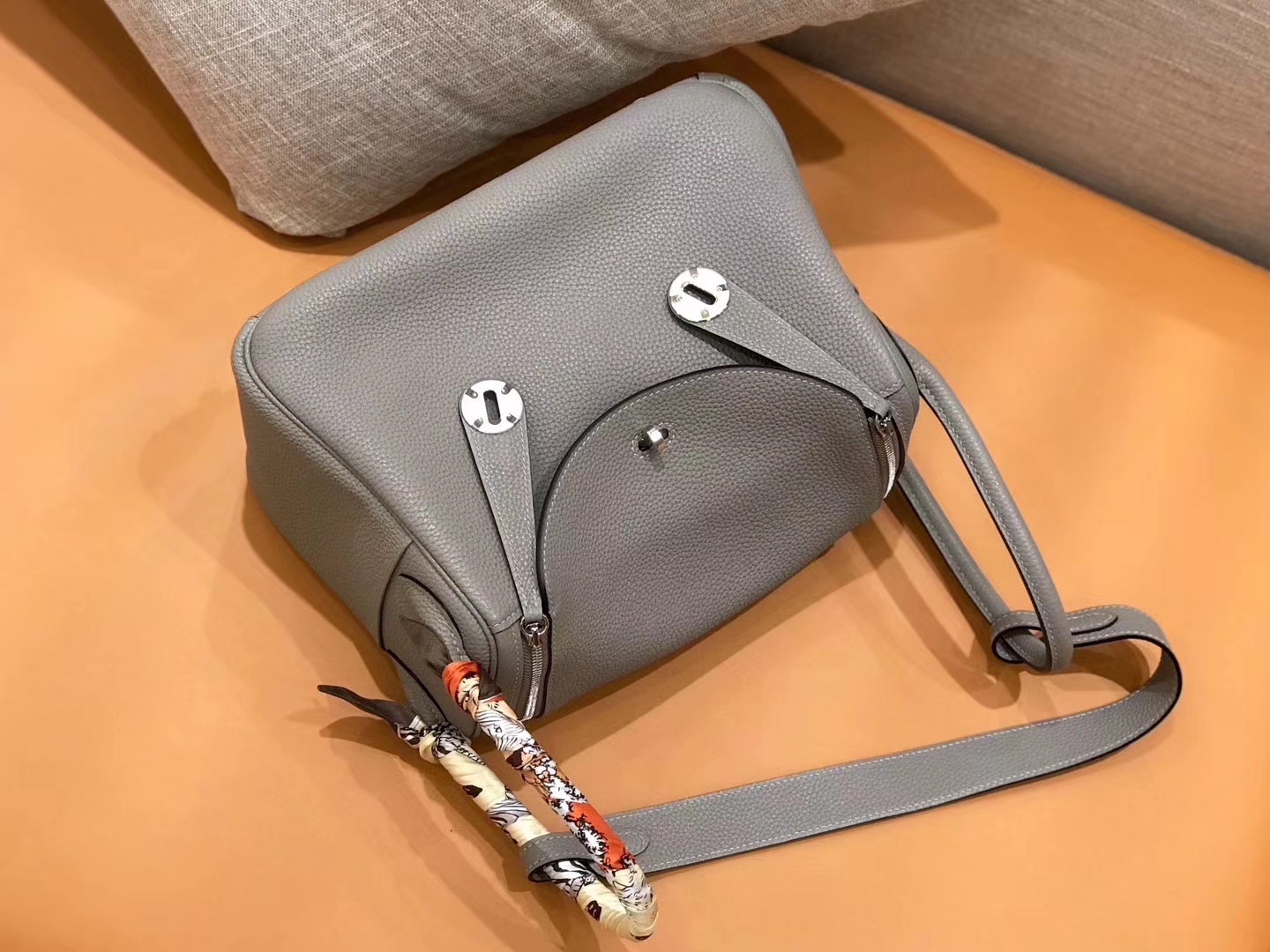 Hermès（爱马仕）新增现货 Lindy 琳迪包 沥青灰 银扣