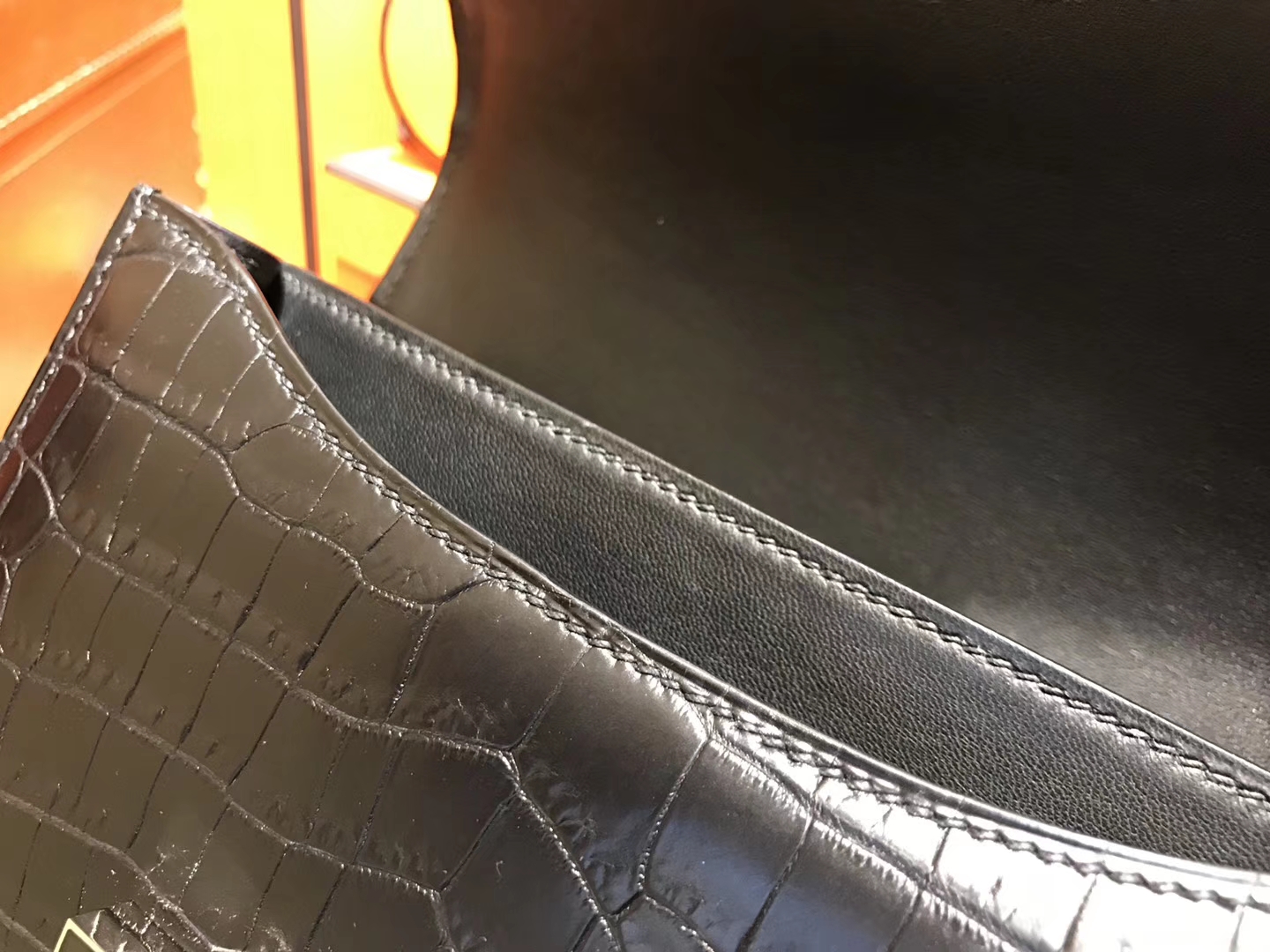 Hermès（爱马仕）Constance 空姐包 黑色 一级鳄鱼皮 尼罗鳄 原版蜜蜡线 珐琅扣 23cm