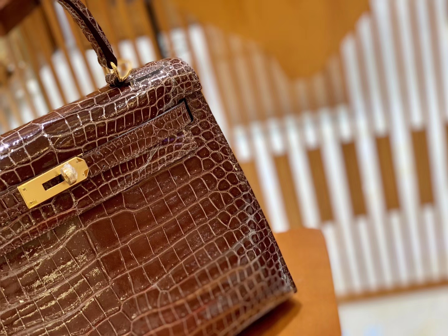 Hermès（爱马仕）Kelly 凯莉包 棕咖色 咖啡 一级皮 倒V 野生湾鳄鱼皮 臻品级别 金扣 28cm