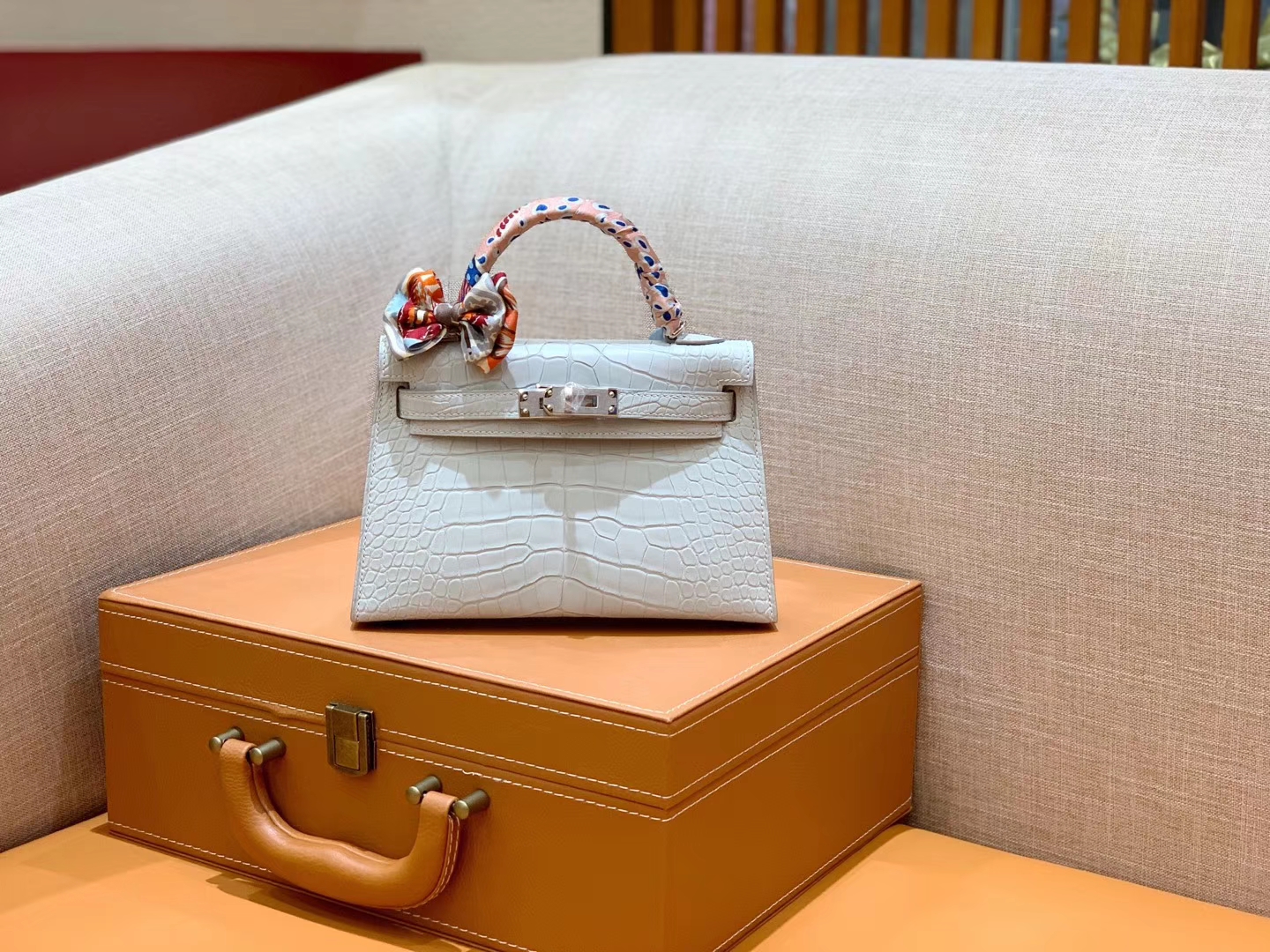 Hermès（爱马仕）Mini Kelly 迷你凯莉 冰川白 奶昔白 一级美洲鳄鱼皮 全手工缝制 臻品级别 银扣 19cm 2代