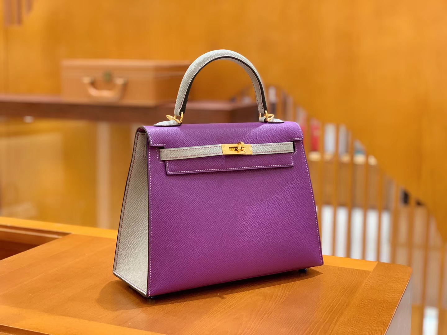 Hermès（爱马仕）Kelly 凯莉包 海葵紫拼海鸥灰 掌纹德国进口牛皮 全手工 金扣 25cm 现货