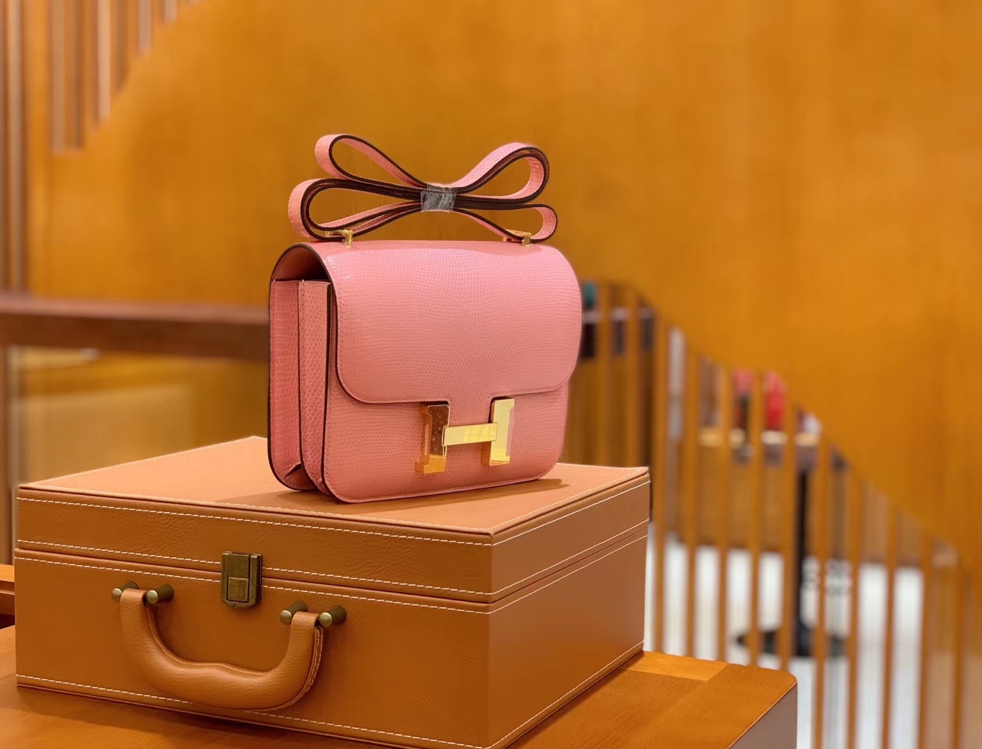 Hermès（爱马仕）Constance 空姐包 樱花粉 3Q粉 野生蜥蜴皮 全手工缝制 18cm 金扣 现货