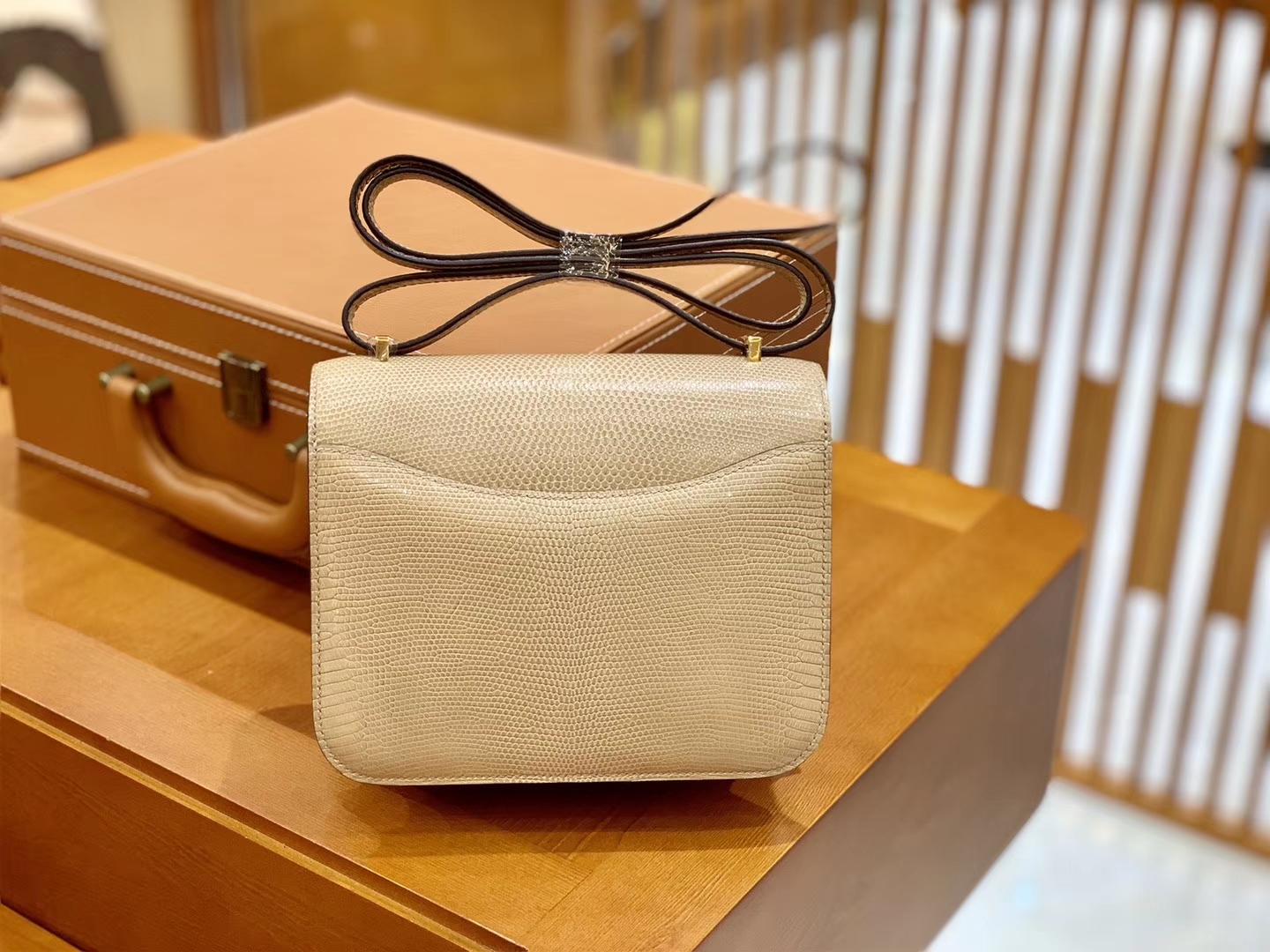 Hermès（爱马仕）Constance 空姐包 杏色 野生蜥蜴 臻品级别 金扣 18cm
