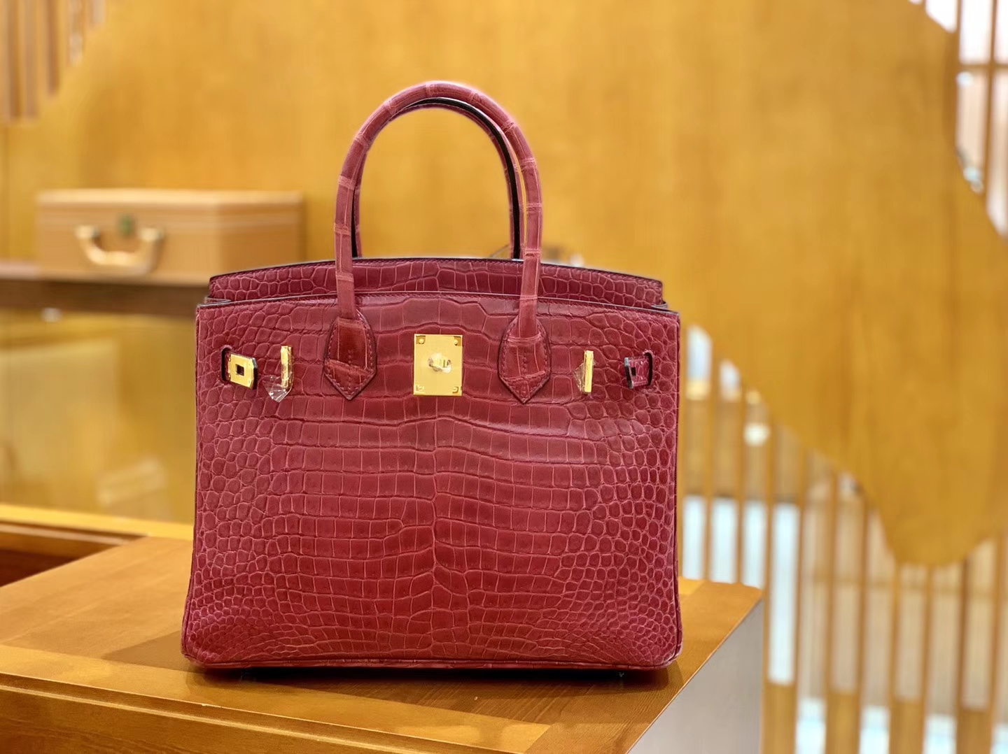 Hermès（爱马仕）Birkin 铂金包 石榴红 倒V 一级皮 湾鳄鱼皮 臻品级别 金扣 30cm