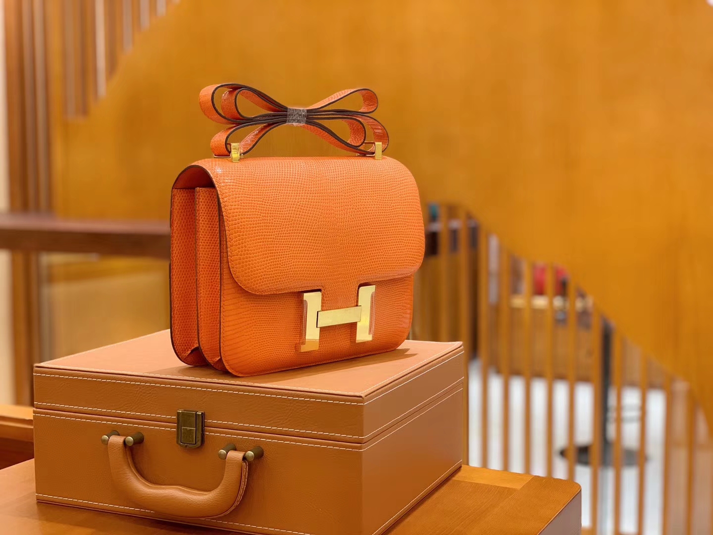 Hermès（爱马仕）Constance 空姐包 经典橙 野生蜥蜴皮 全手工缝制 23cm 金扣 现货