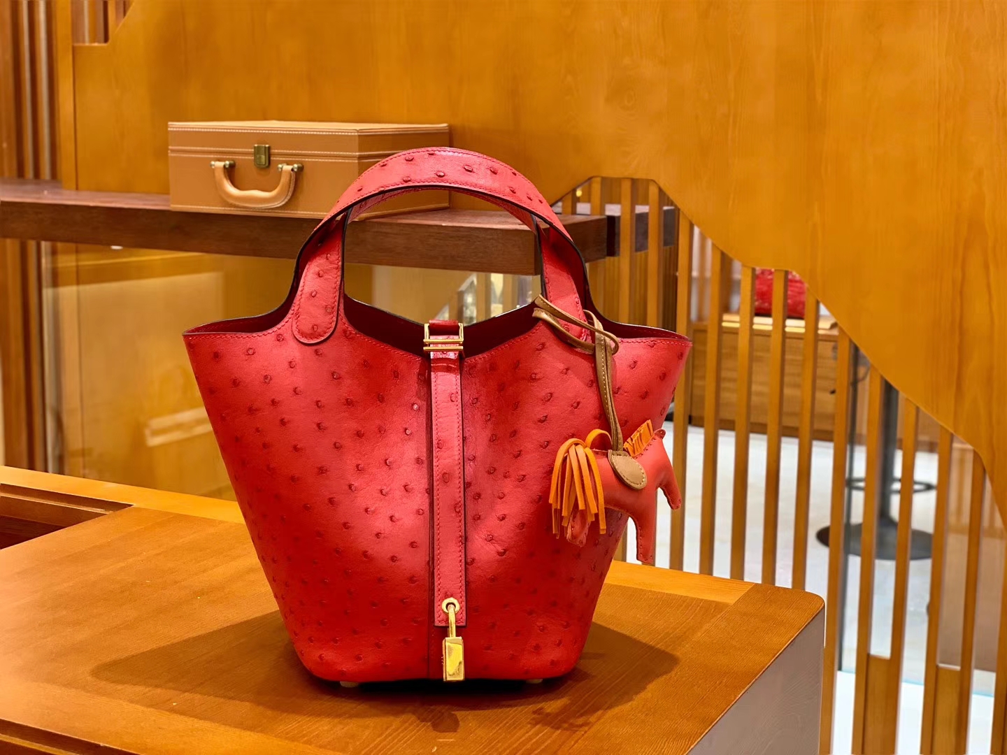 Hermès（爱马仕）Piction 18cm 国旗红 爱心红 金扣 鸵鸟皮 全手工缝制 现货