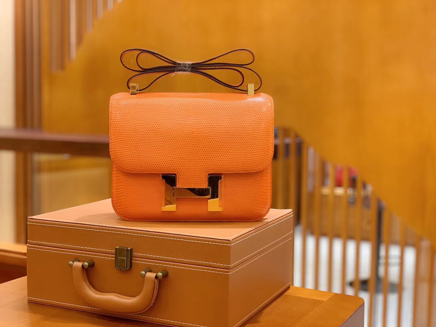 Hermès（爱马仕）Constance 空姐包 经典橙 野生蜥蜴皮 全手工缝制 23cm 金扣 现货