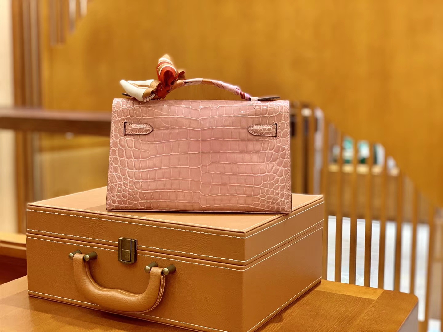 Hermès（爱马仕）Mini Kelly 迷你凯莉 樱花粉 3Q 粉 奶昔粉 一级尼罗鳄鱼皮 全手工缝制 金扣 22cm