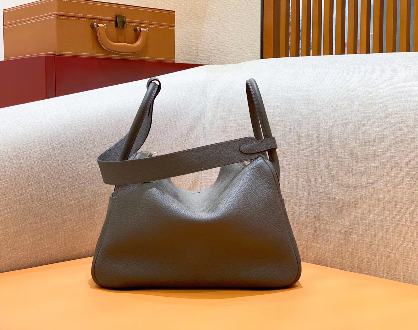 Hermès（爱马仕）Lindy 琳迪包 锡器灰 Togo进口牛皮 全手工缝制 银扣 30cm 现货
