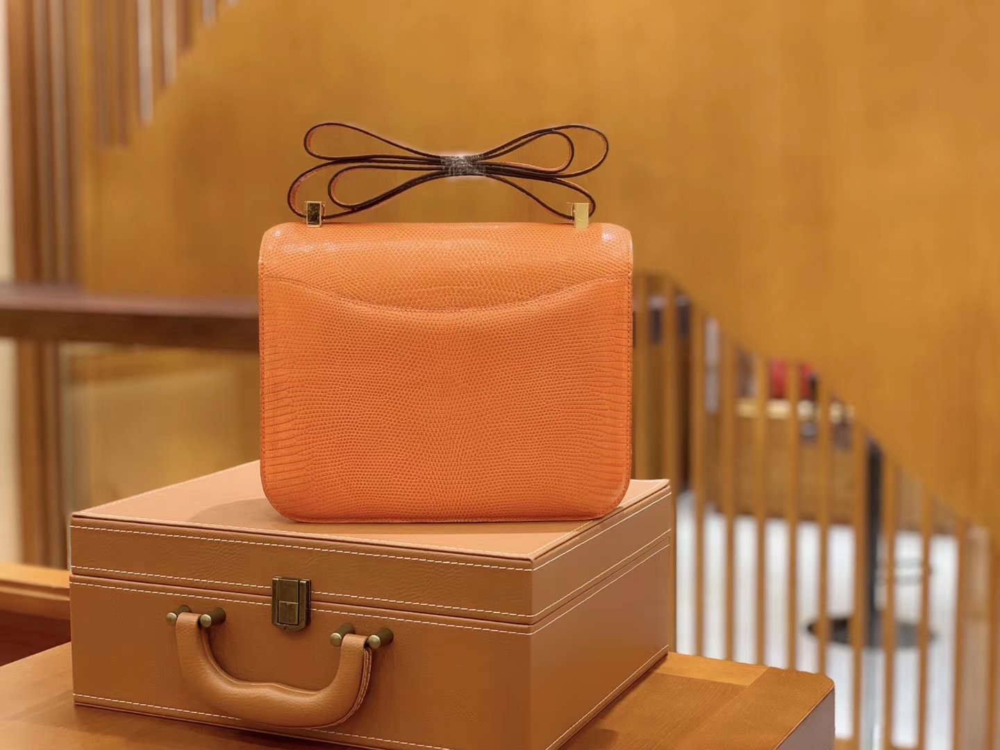 Hermès（爱马仕）Constance 空姐包 经典橙 野生蜥蜴皮 全手工缝制 23cm 金扣 现货