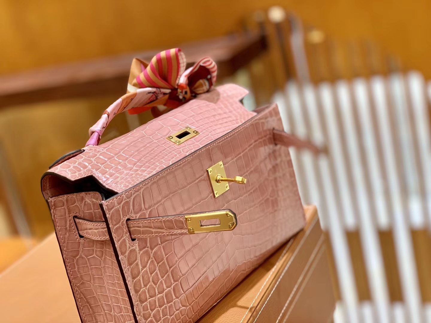 Hermès（爱马仕）Mini Kelly 迷你凯莉 樱花粉 3Q 粉 奶昔粉 一级尼罗鳄鱼皮 全手工缝制 金扣 22cm