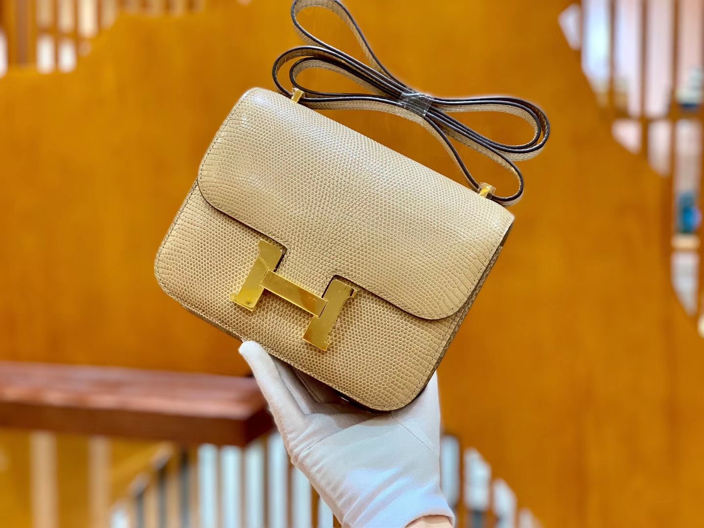 Hermès（爱马仕）Constance 空姐包 杏色 野生蜥蜴 臻品级别 金扣 18cm
