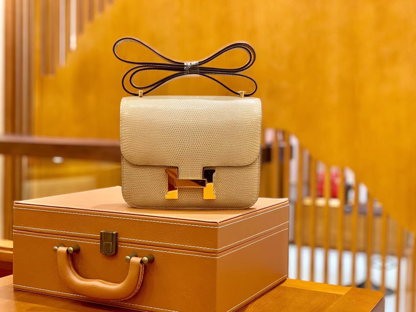 Hermès（爱马仕）Constance 空姐包 杏色 野生蜥蜴 臻品级别 金扣 18cm
