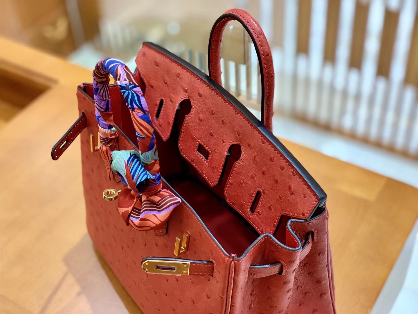 Hermès（爱马仕）Birkin 铂金包 红色 鸵鸟皮 手缝工艺 金扣 25cm 现货