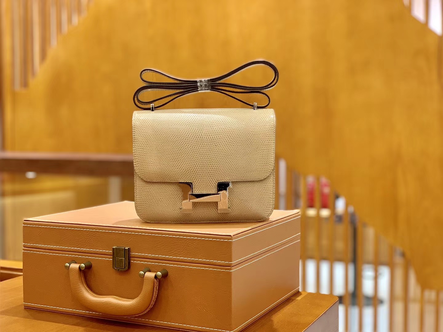 Hermès（爱马仕）Constance 空姐包 杏色 野生蜥蜴 臻品级别 金扣 18cm
