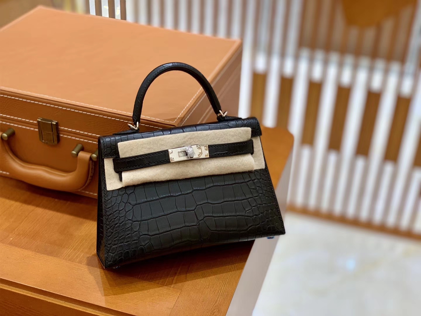 Hermès（爱马仕）MiniKelly 迷你凯莉 经典黑 一级美洲鳄鱼皮 雾面 臻品级别 金扣 19cm 2代