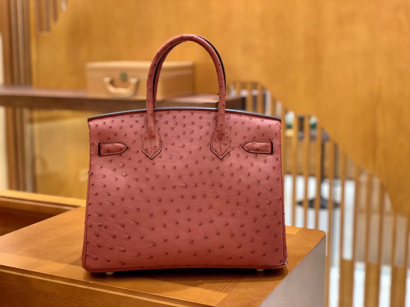 Hermès（爱马仕）Birkin 铂金包 石榴红 鸵鸟皮 手缝工艺 金扣 30cm 现货