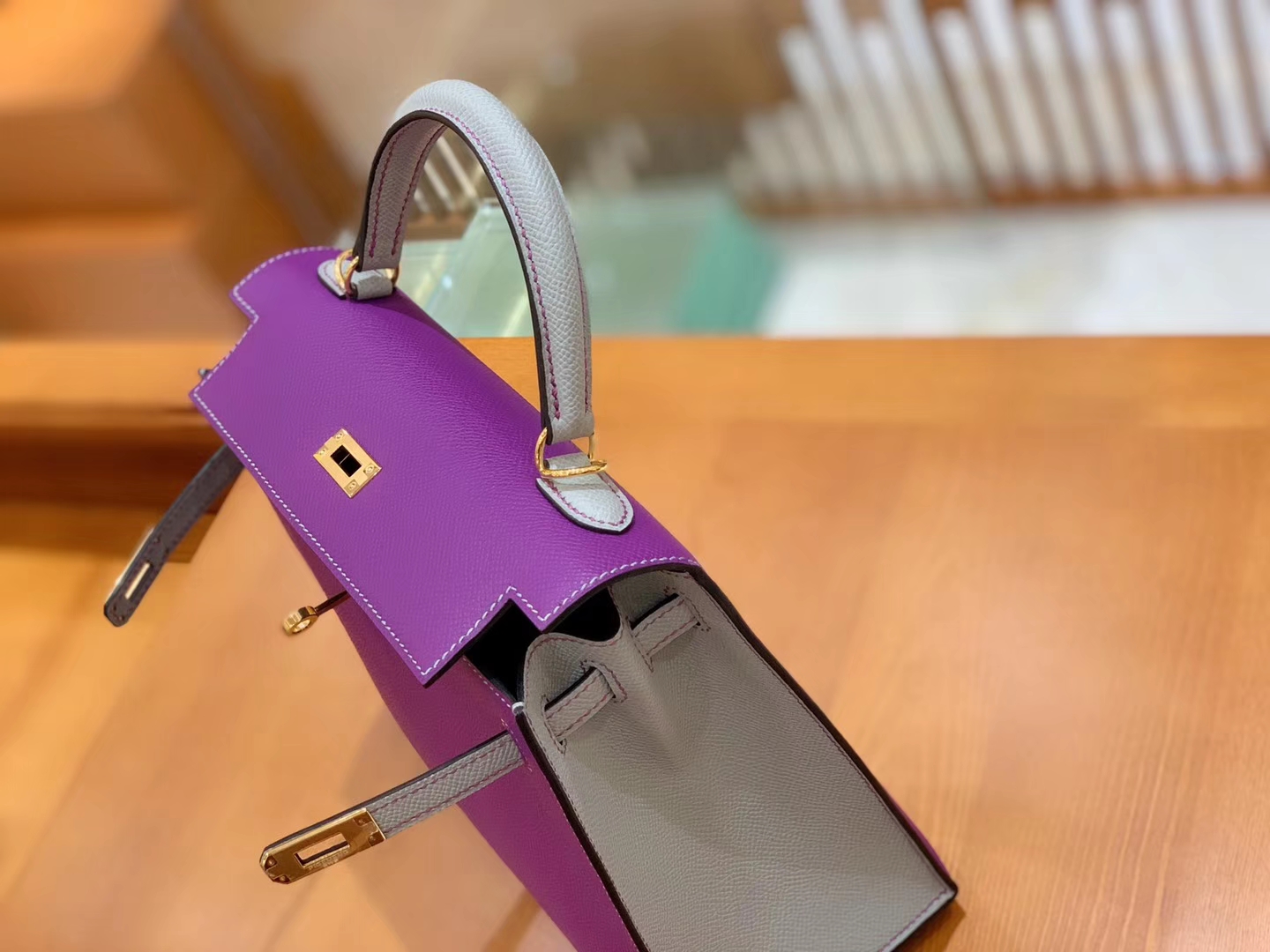 Hermès（爱马仕）Kelly 凯莉包 海葵紫拼海鸥灰 掌纹德国进口牛皮 全手工 金扣 25cm 现货