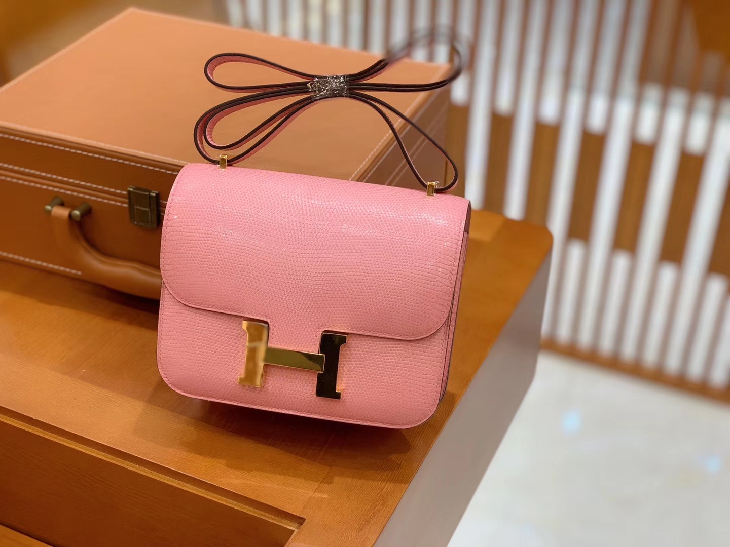 Hermès（爱马仕）Constance 空姐包 樱花粉 3Q粉 野生蜥蜴皮 全手工缝制 18cm 金扣 现货