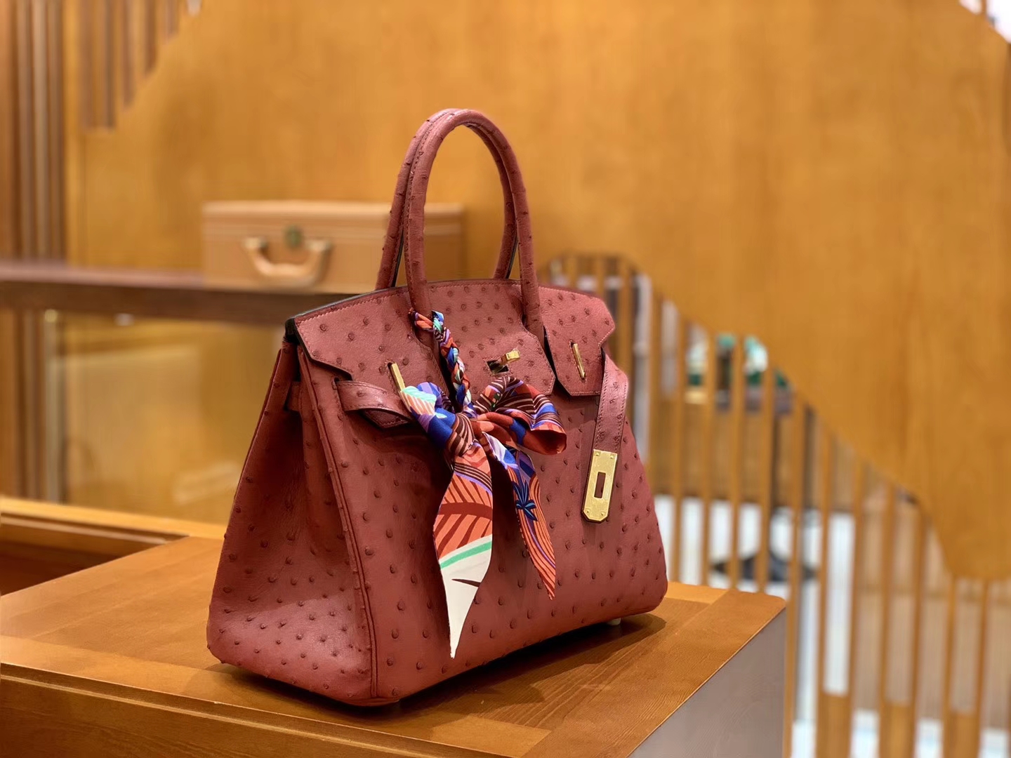 Hermès（爱马仕）Birkin 铂金包 石榴红 鸵鸟皮 手缝工艺 金扣 30cm 现货