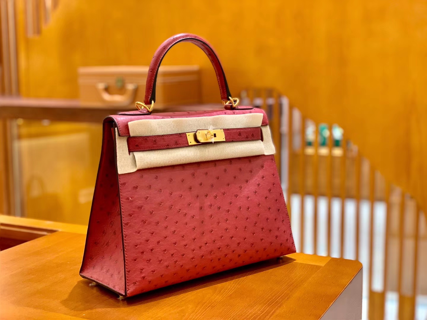 Hermès（爱马仕）Kelly 凯莉包 石榴红 南非KK级鸵鸟皮 全手工缝制 金扣 28cm 现货