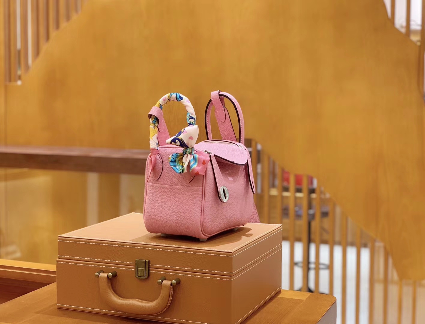 Hermès（爱马仕）Mini Lindy 18cm 樱花粉银 德国进口togo牛皮 全手工