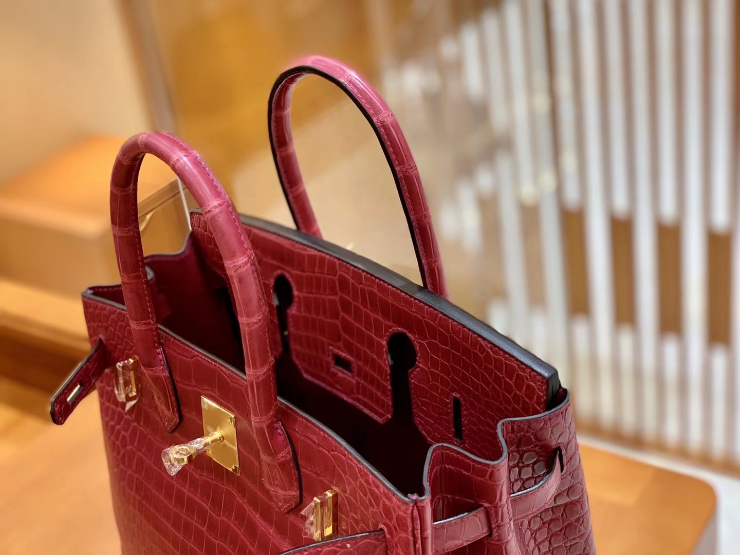 Hermès（爱马仕）Birkin 铂金包 石榴红 倒V 一级皮 湾鳄鱼皮 臻品级别 金扣 30cm