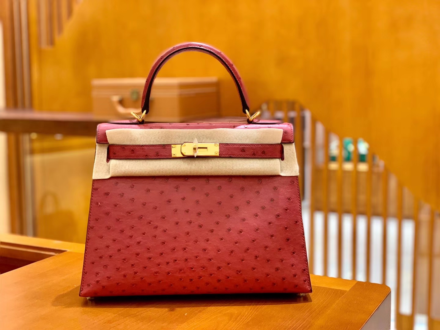 Hermès（爱马仕）Kelly 凯莉包 石榴红 南非KK级鸵鸟皮 全手工缝制 金扣 28cm 现货