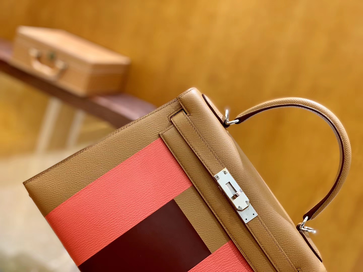 Hermès（爱马仕）Kelly凯莉包 掌纹小牛皮 字母包 金棕色+唇膏粉+啡色 进口原料 原版蜜蜡线 28cm