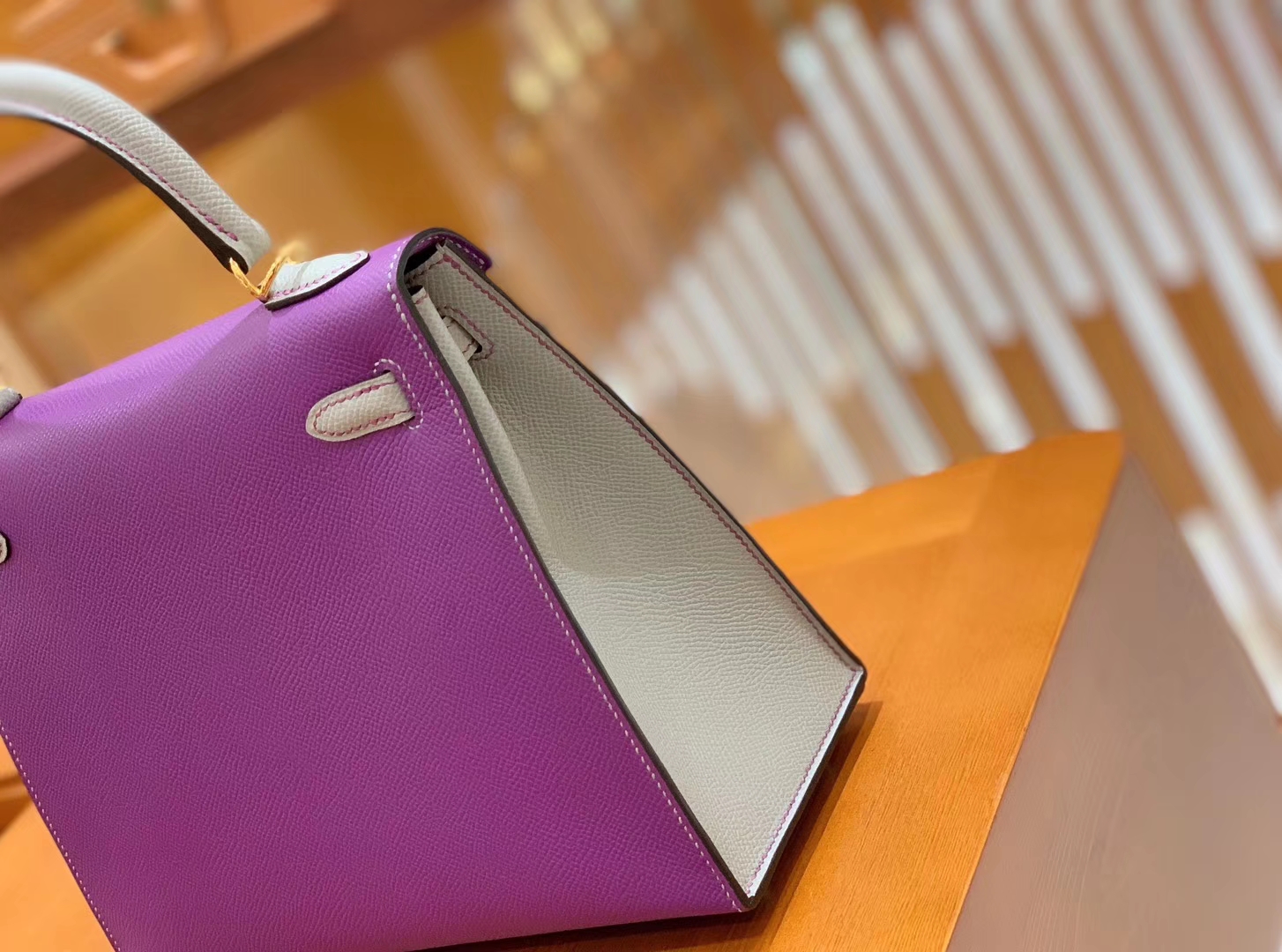Hermès（爱马仕）Kelly 凯莉包 海葵紫拼海鸥灰 掌纹德国进口牛皮 全手工 金扣 25cm 现货