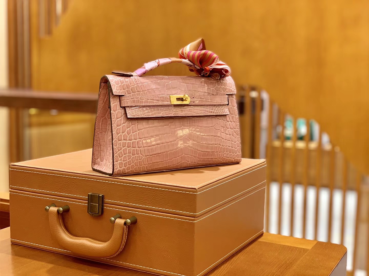 Hermès（爱马仕）Mini Kelly 迷你凯莉 樱花粉 3Q 粉 奶昔粉 一级尼罗鳄鱼皮 全手工缝制 金扣 22cm